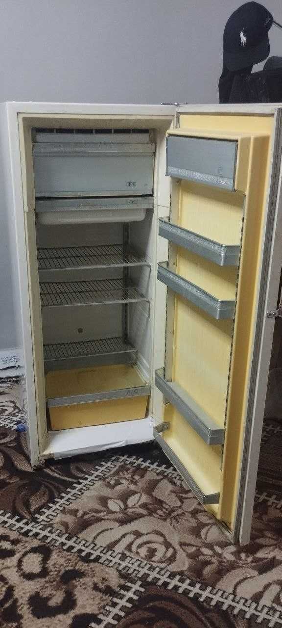 продам холодильник   б у  недорого отличное состояние 150 дол