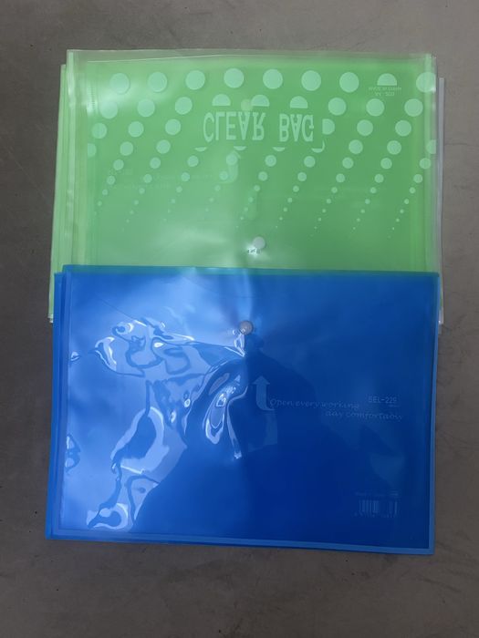 Папка прзрачная на кнопке для документов .