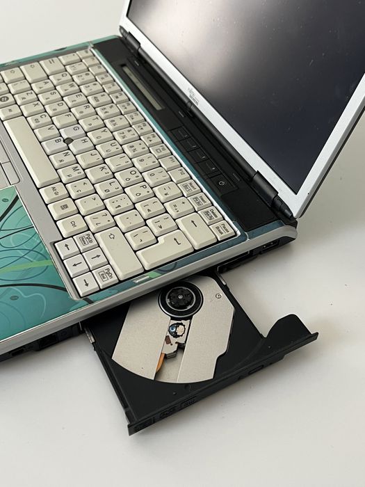 Laptop Fujitsu Siemens LifeBook S7110 windows 7