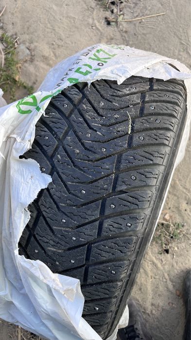 215/55/17 YOKOHAMA сост идеал 98% шипы орнында. 1 сезон тағылды