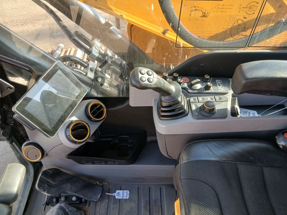 Vand excavator jcb 220XLC