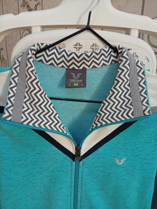 Спортивный женский костюм  Б/У