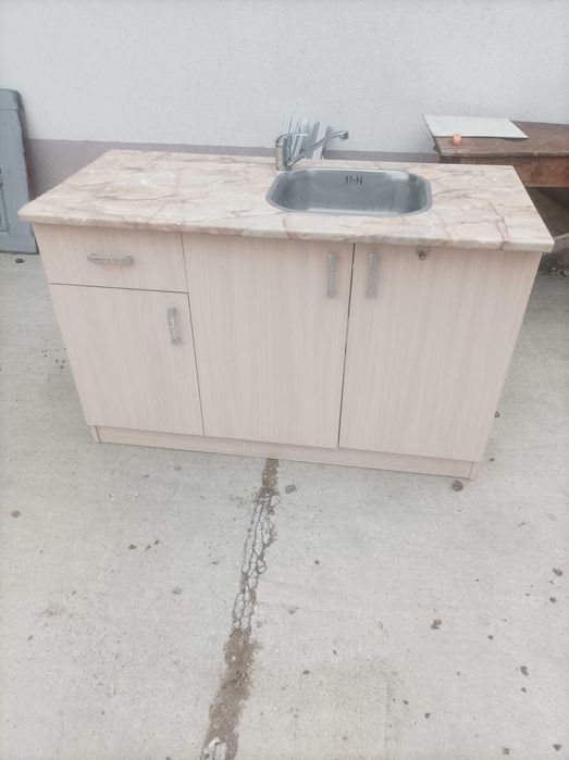 Кухня.Шкаф с мивка и батерия чисто нов неизползван.