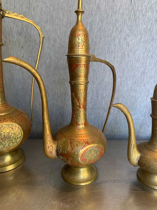 индийски месингови ръчно резбовани чайници