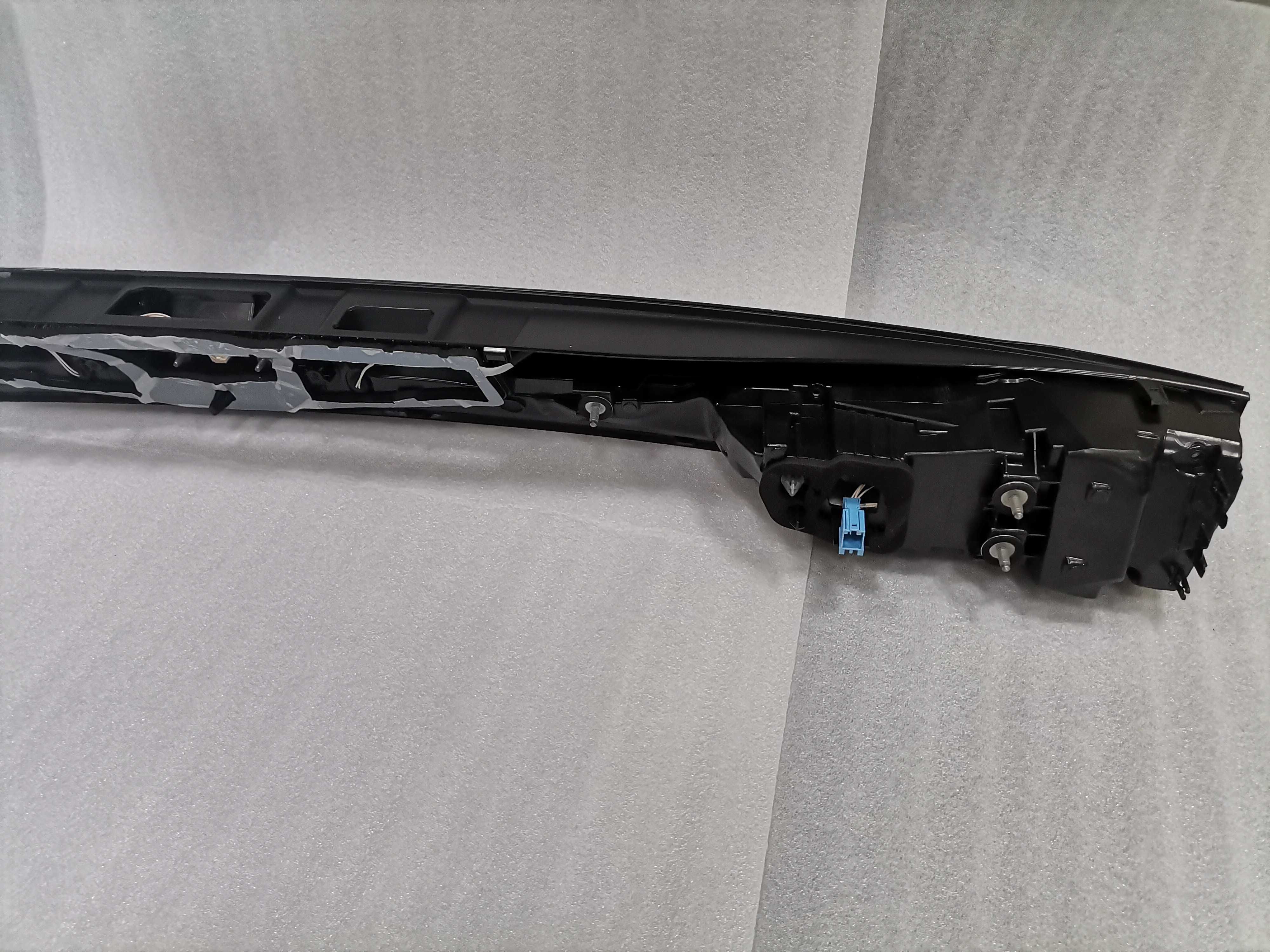 3J0945307 B C Нов Централен IQ Light Стоп VW Passat B9 Variant R Line