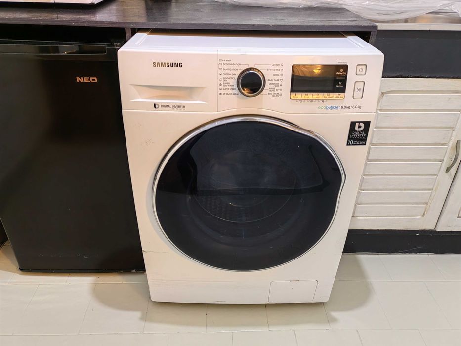 Комбинирана пералня със сушилня Samsung