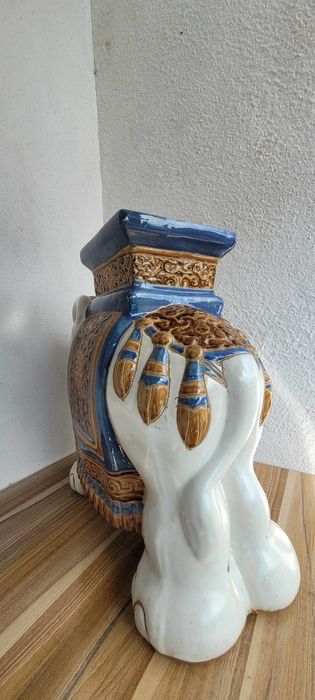 ГОЛЯМ порцеланов слон