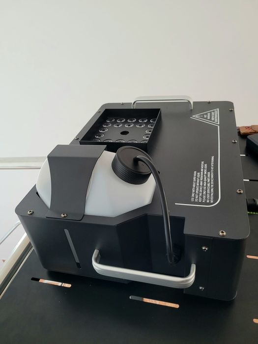 Set 2 masini de fum vertical 1500W cu 24 leduri RGB formatii dj eveni