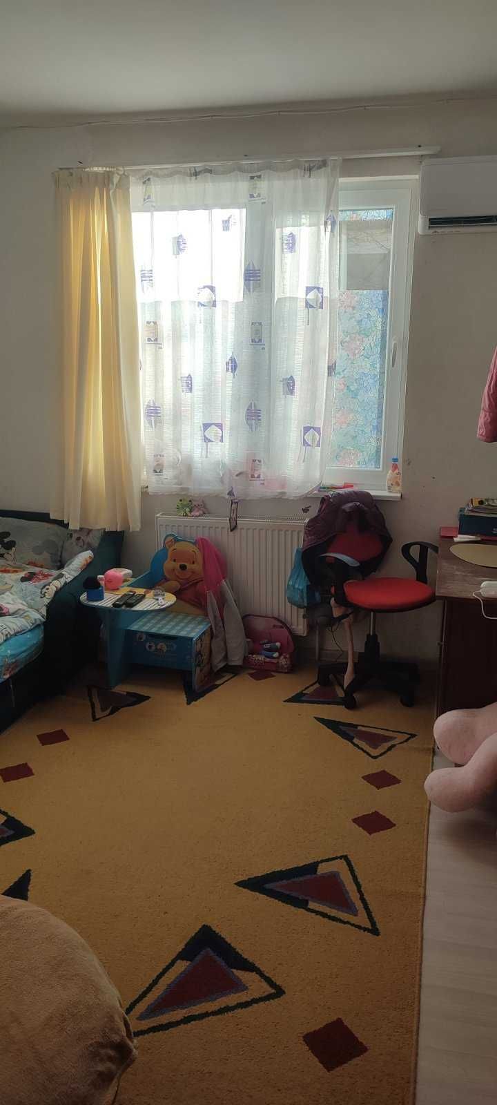 Къща с двор 297 кв. м2, Обзаведена, квартал Новенски, гр. Казанлък