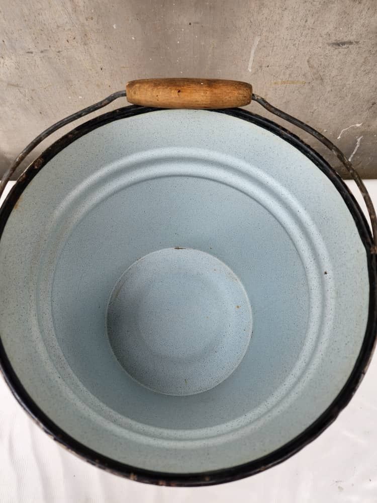 Эмалированное ведро