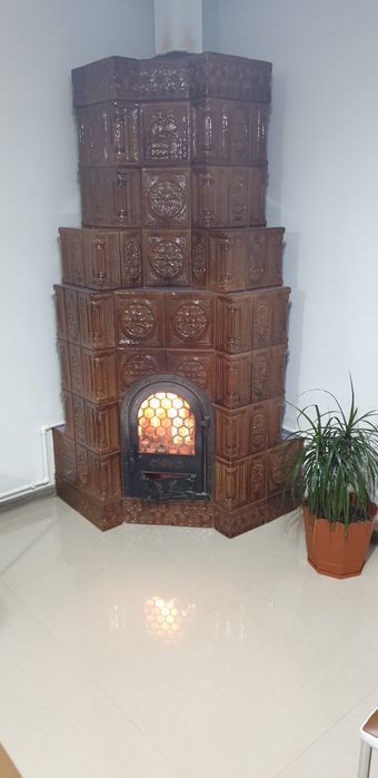 Soba de teracota pe colt