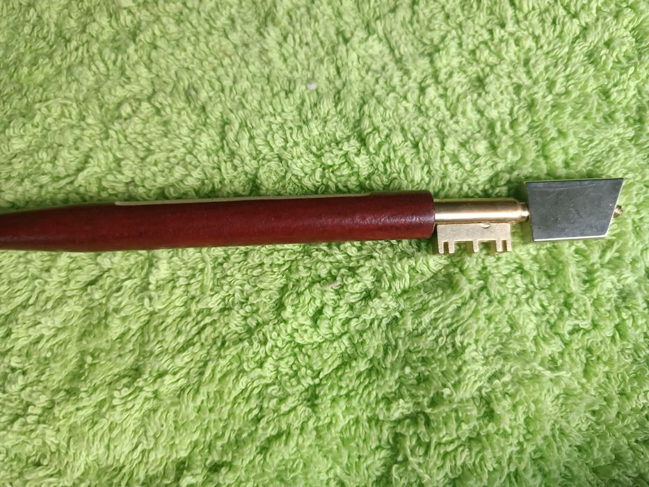 Aparat de tăiat sticla diamantat