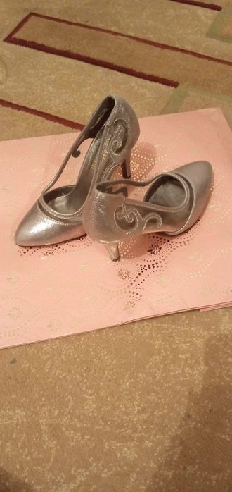 Женский обувь өте әдемі