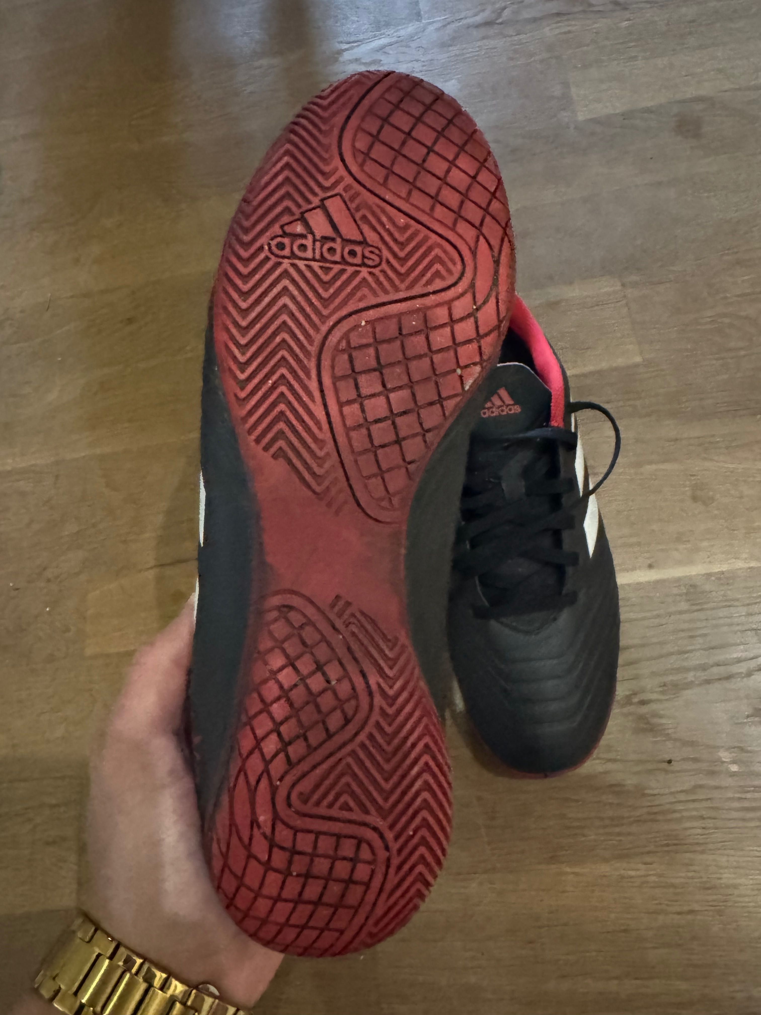 Футболни обувки (стоножки) adidas predator