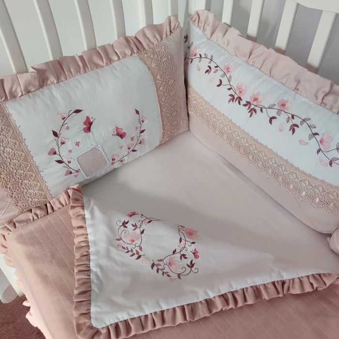 Луксозен бебешки спален комплект за момиче с обиколник + подарък