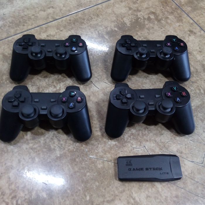 Игровая приставка Game Stick Lite 4K.