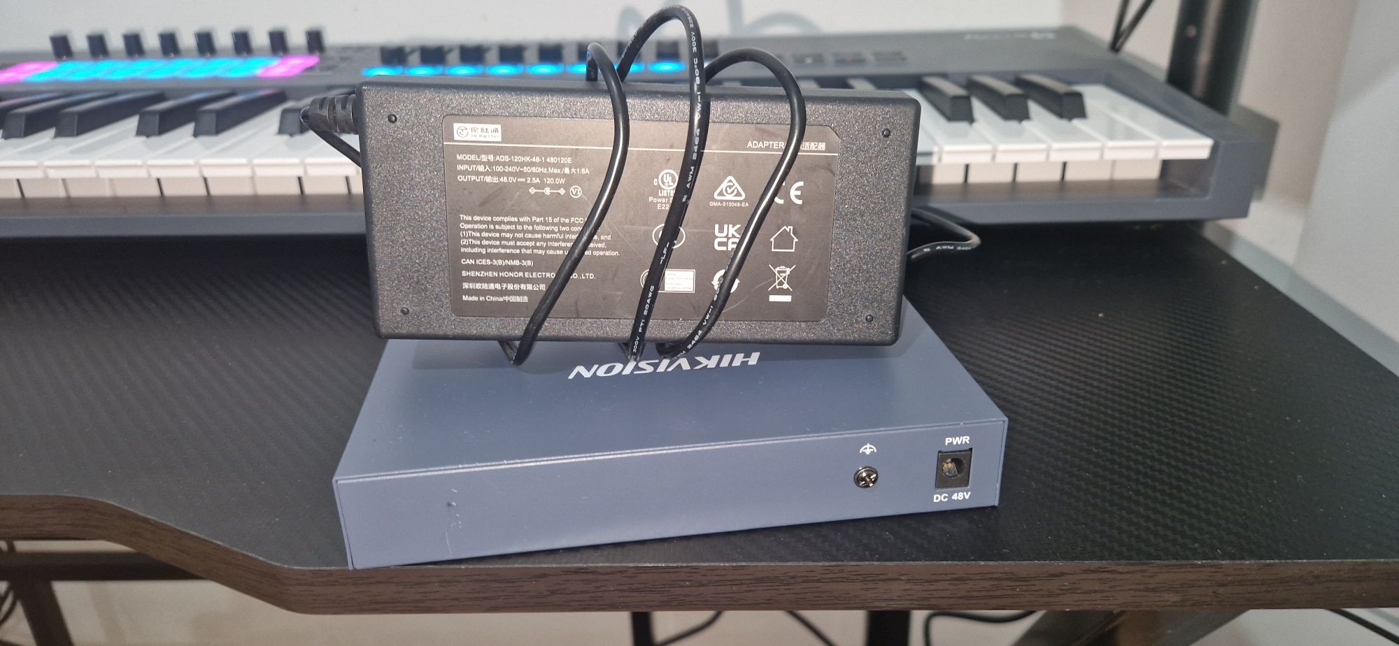 Switch hikvision 8 porturi Poe