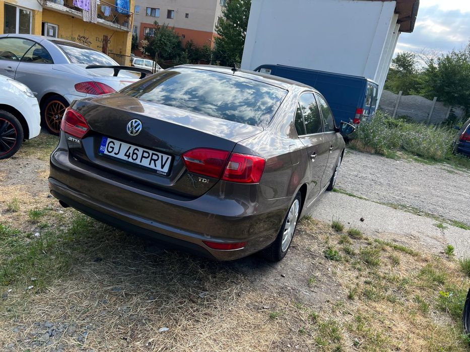 Vând urgent 5000€