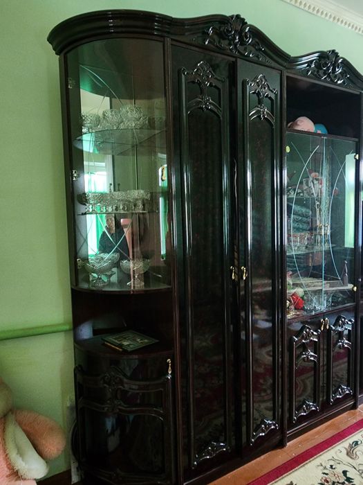Yaxshi sifatli stenka sotiladi xolati yaxshi, katta va qulay.  400$ ga