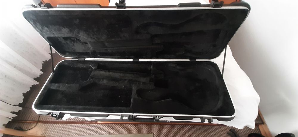 Case chitară bass  SKB profesional