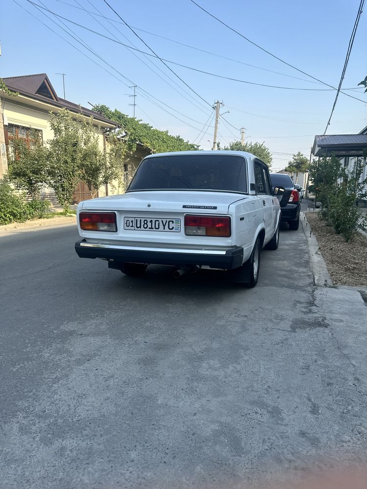 Lada.       2107