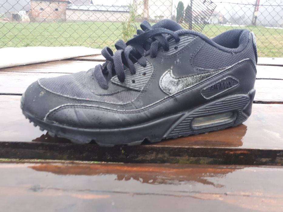 Adidași NIKE în stare foarte buna,mărimea 40