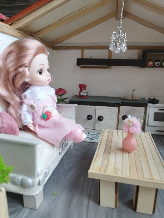 Дървена къща за кукли