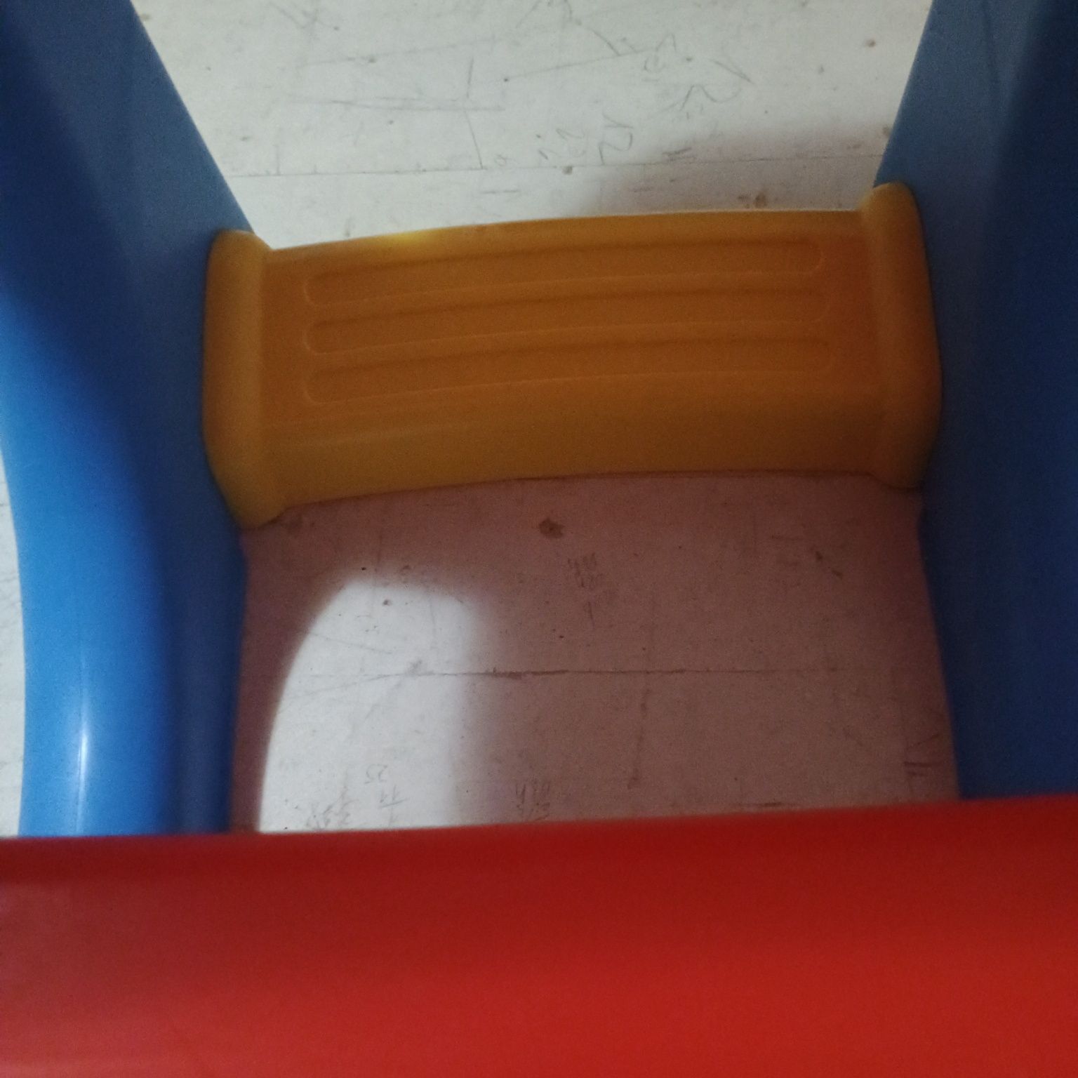 Детско художествено бюро “Sit and Draw“ от Keter за 2+ години