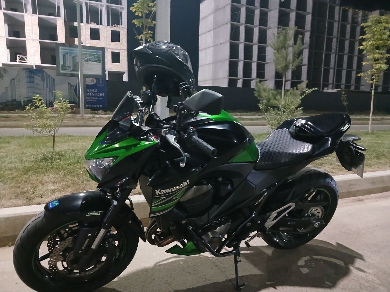 Продаю мотоцикл Kawasaki Z800.