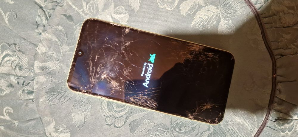 Samsung A15 sticla crapata fuctioneaza impecabil