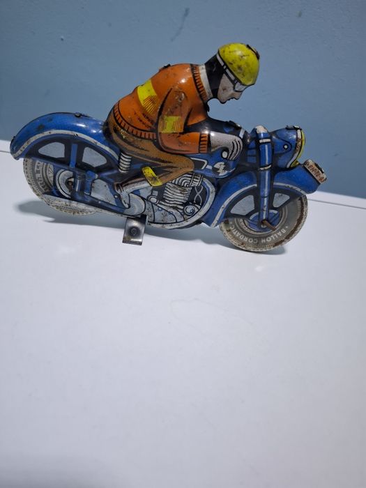 Стар ламаринен мотоциклет