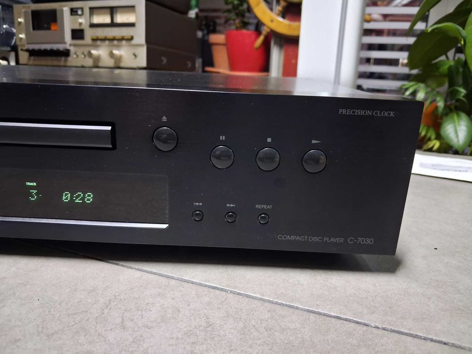 Onkyo C-7030 cd player