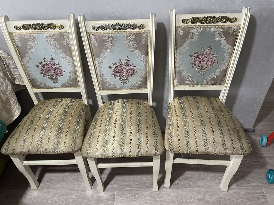 Б/у Стол около 2 метра в длину,в ширину 1 метр