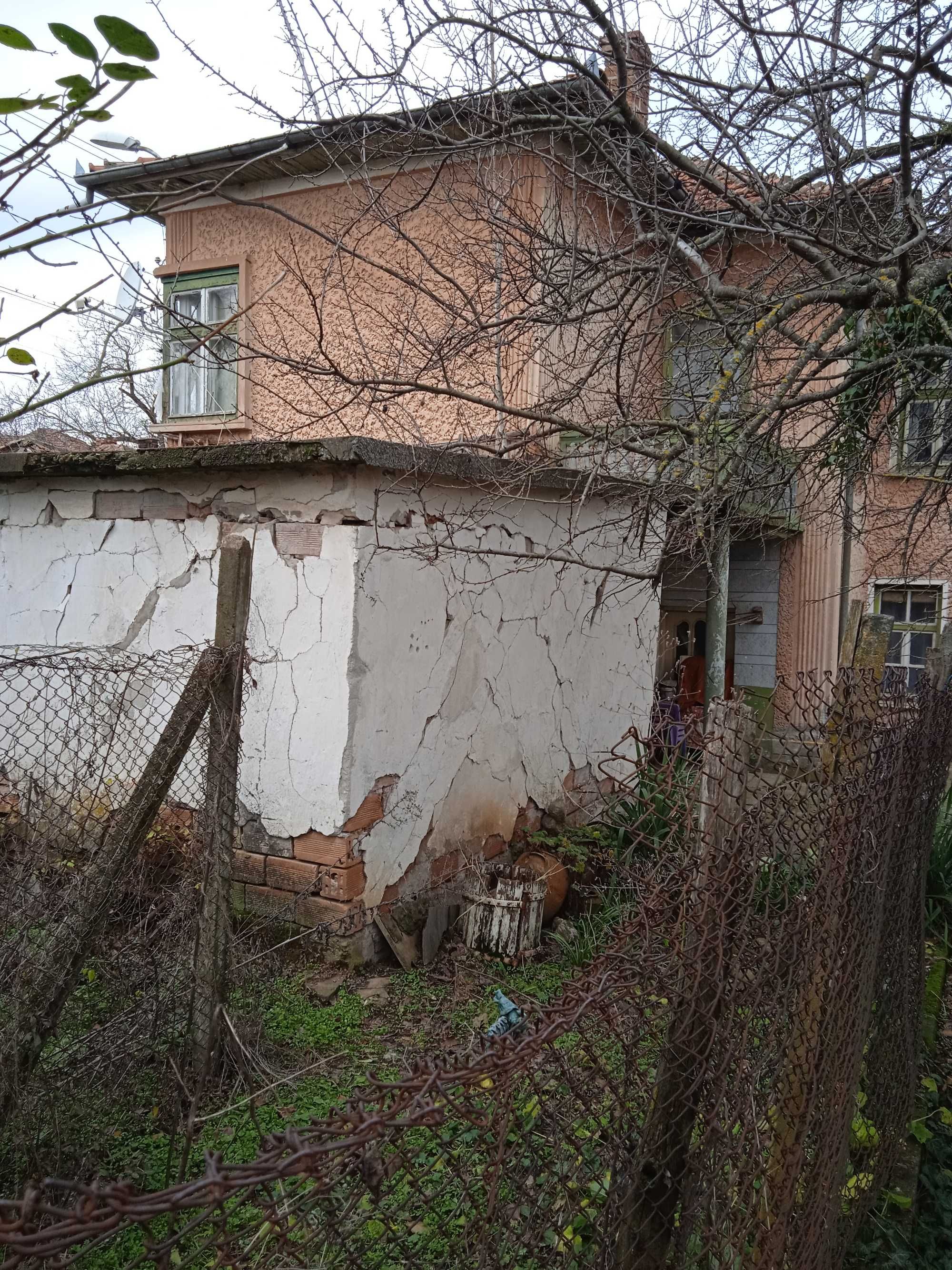 Продавам къща във Владиня