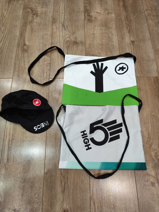 Торби за бидони / обувки на Bora Hansgrohe и Team Dimension Data