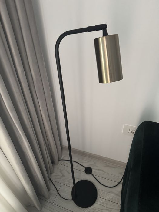 Lampă de podea cu picior - lampadar