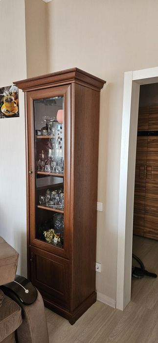 Продам Шкафы ветрину