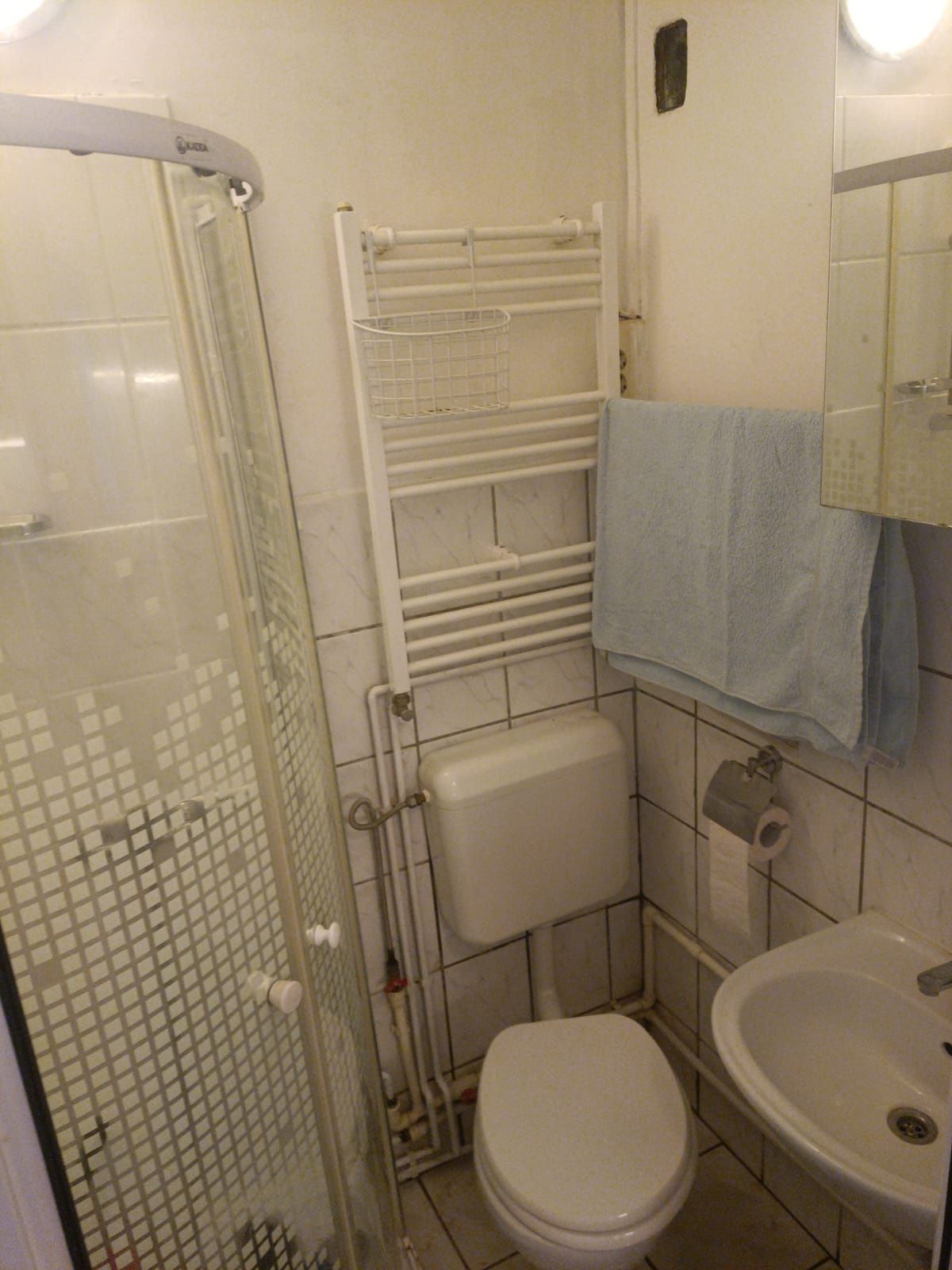Închiriez cameră de 24 m²