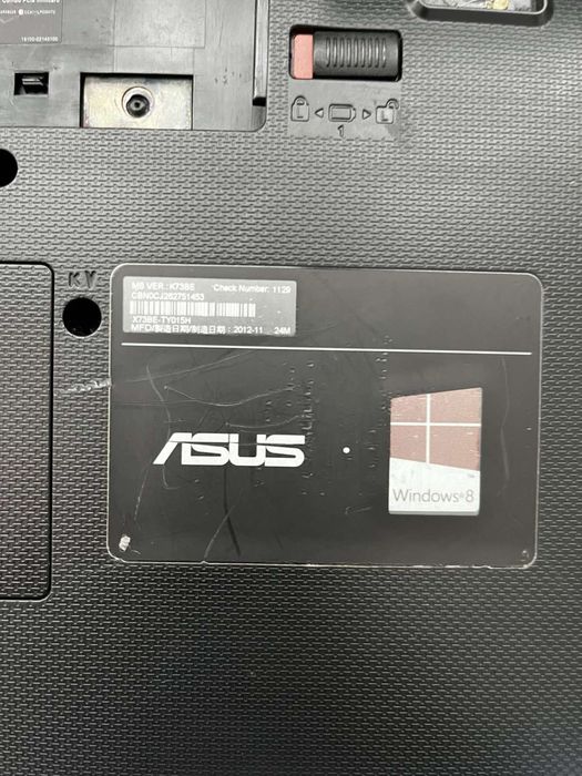 Лаптоп Asus в много добро състояние 17 инча работи добре