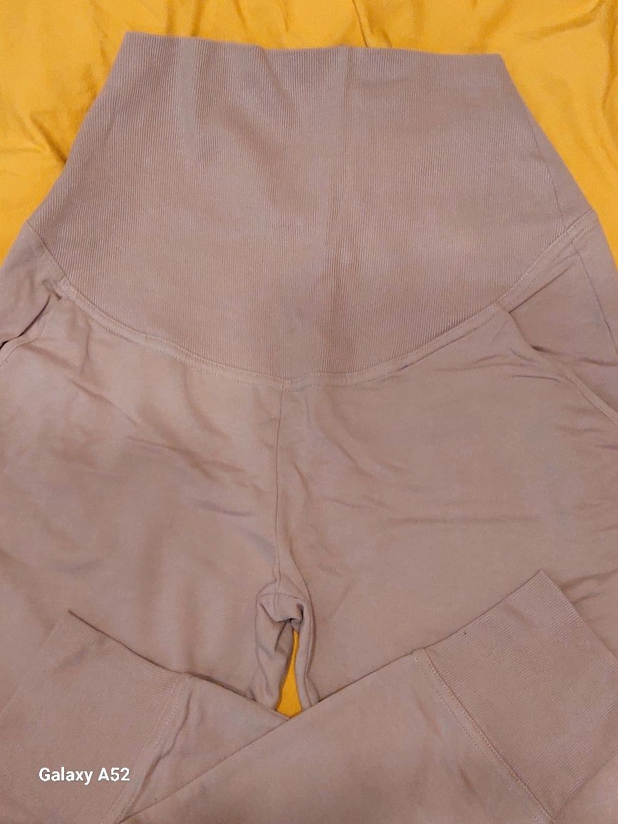 Pantalon sport pentru gravide.