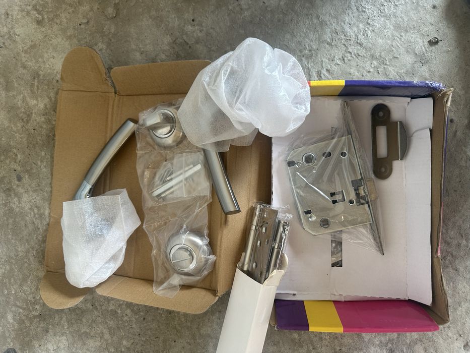 Комплект фурнитуры для двери новый есть торг