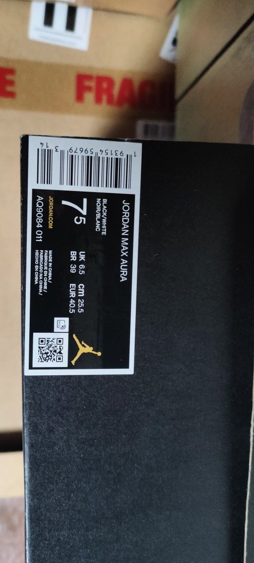 Jordan Max Aura,размер 40.5,като нови