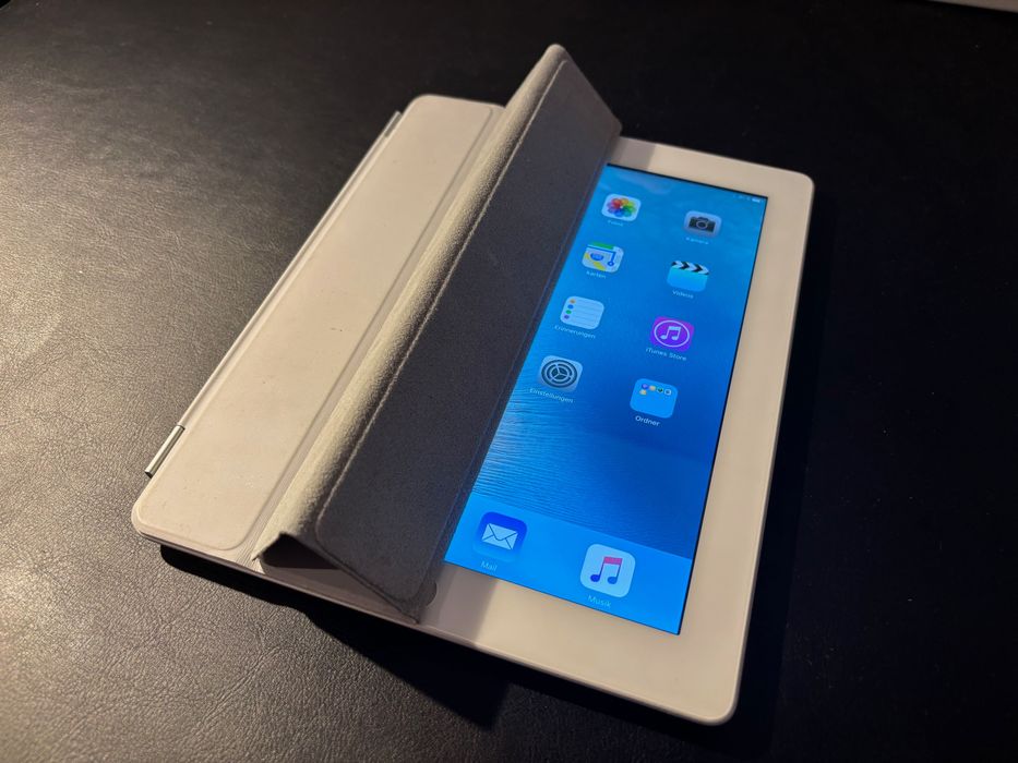 iPad (3. Generation) Wi-Fi + Cellular - перфектно състояние