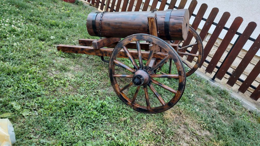 Черешово топче оръдие декорация