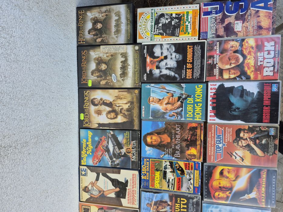 Vând 56 casete video VHS filme acțiune,drama,Comedie,dragoste,Fictiune