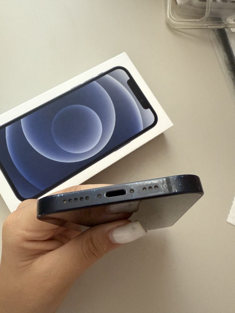 Iphone 12.