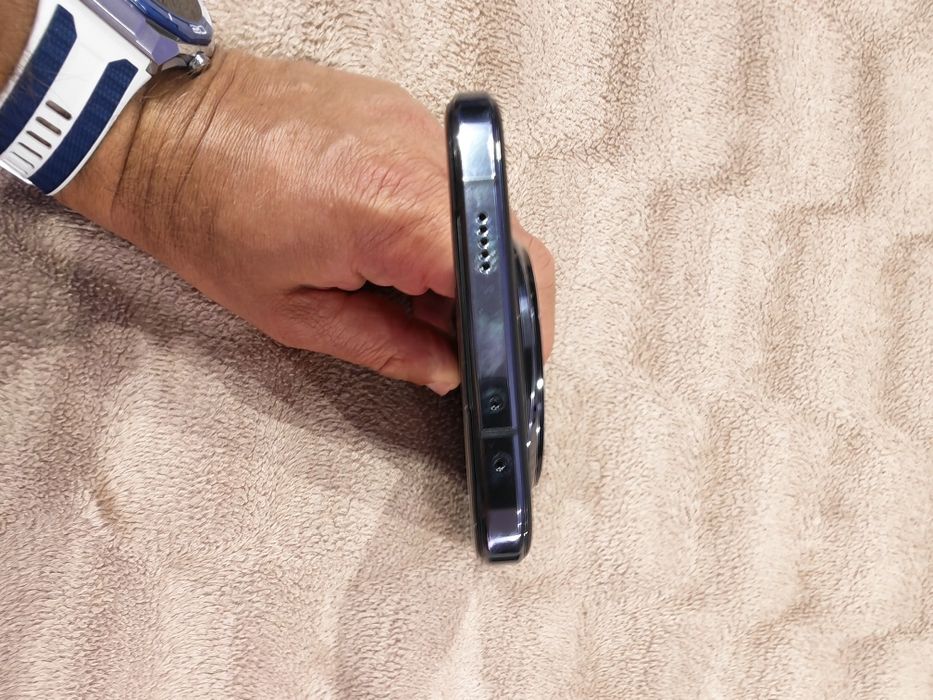 Vând Honor magic 7 pro impecabil.