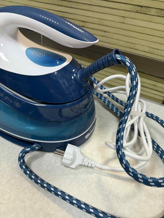 Компактна парна ютия Philips Domestic Appliances Perfect Care