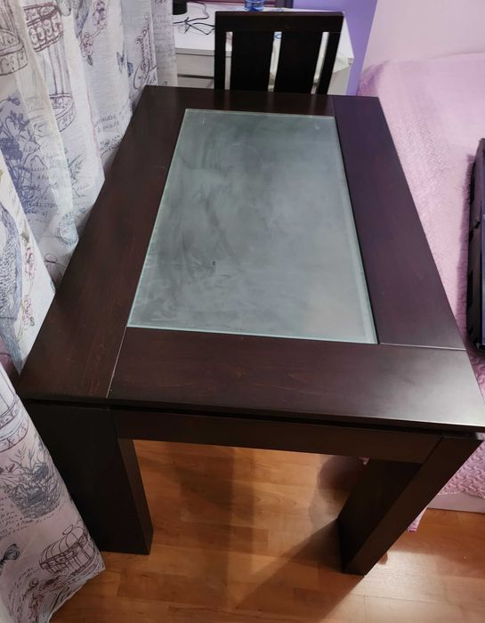 Комплект дървена маса с 4 стола