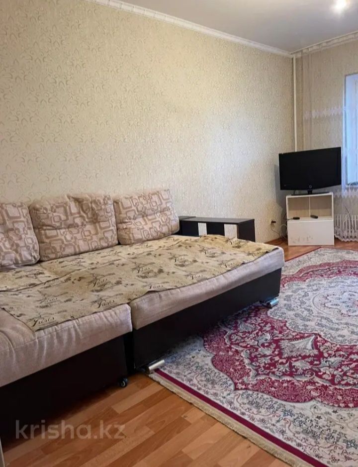 Сдается 2 комнатная квартира, 28-мкр 19- дом, 3- этаж, ТЦ Байтерек, п